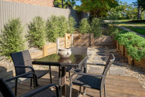 Architecturally Designed Nature Lovers Delight, Springwood